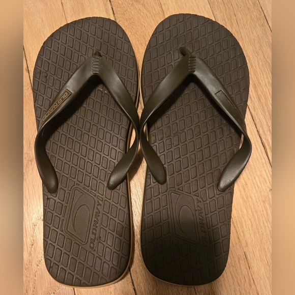 Old Navy flip flops- size 10 - Picture 5 of 5